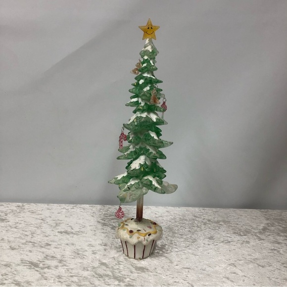 16” Christmas tree w cupcake shaped base
